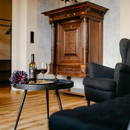 Historischer Zum Anker Hotel *